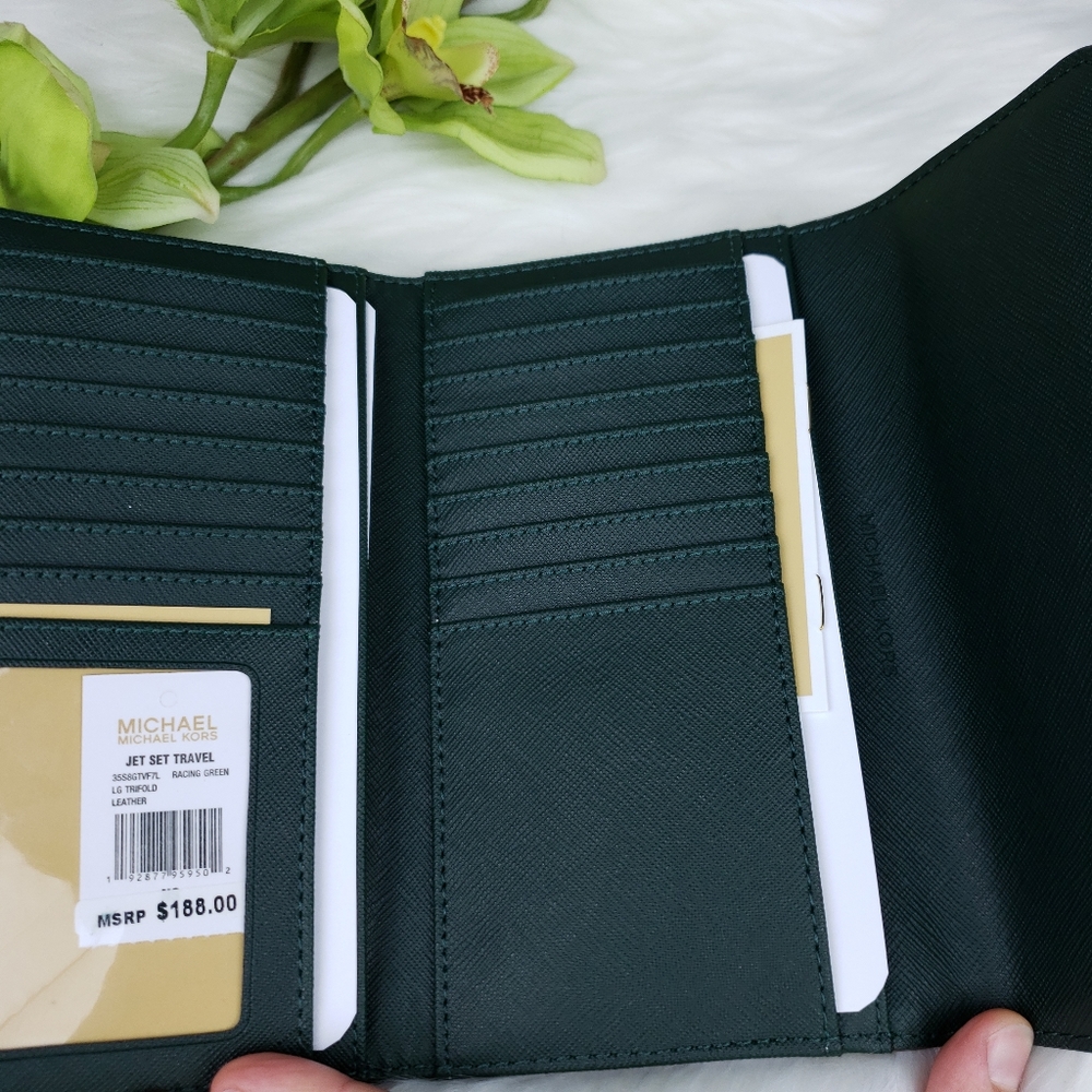 ⚠️SALE⚠️🌺NWT Michael Kors LG trifold Wallet green - Picture 5 of 6